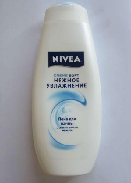 Пена для ванны с ценным маслом миндаля "Нежное увлажнение" от Nivea
