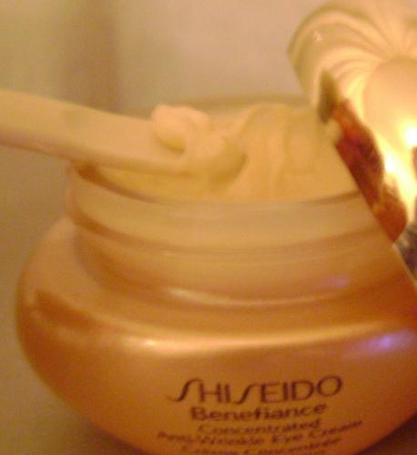 Крем для кожи вокруг глаз Shiseido Benefiance