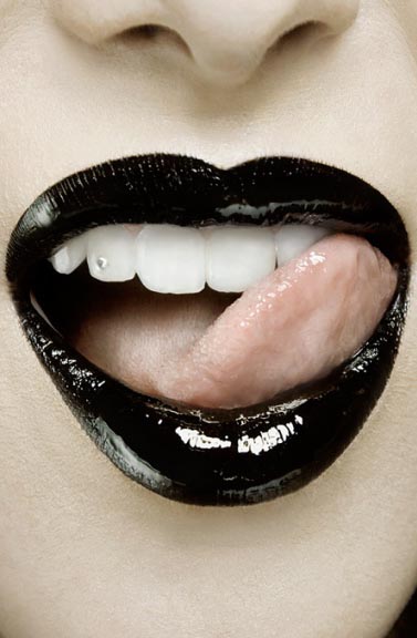 Черные губы