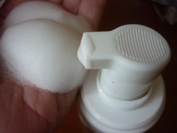 Чистота и свежесть с Очищающей пенкой для умывания 3D ЗАЩИТА от Фармацевтической фабрики Эльфа.